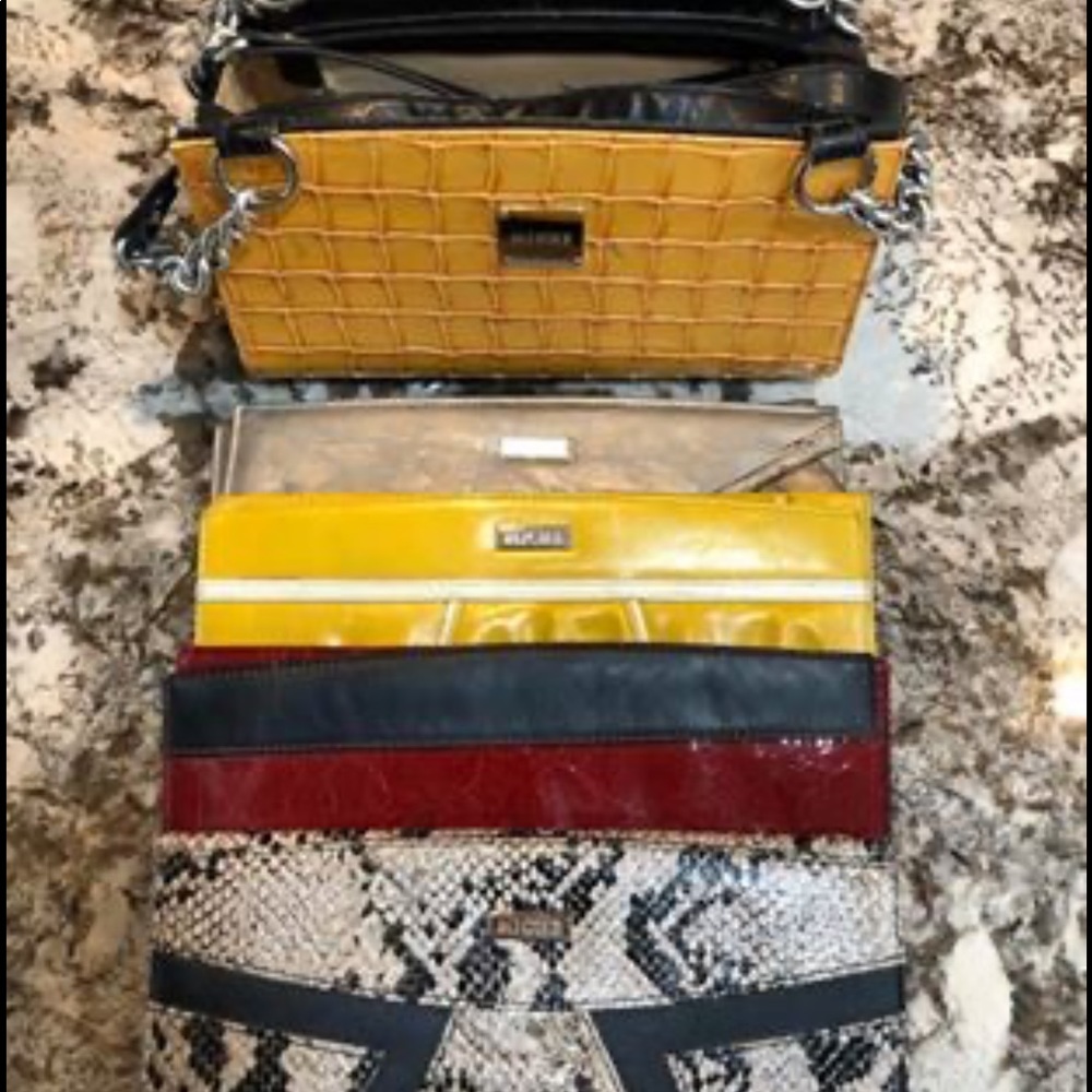 Miche Handbag With Four Interchangeable Shells. - image 4